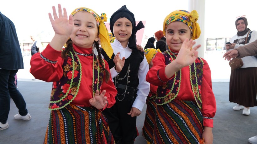“Arı Maya” Kocaelili minikler için sahnede - Resim: 4