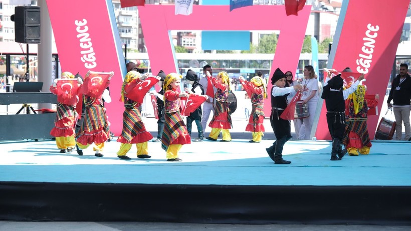 “Arı Maya” Kocaelili minikler için sahnede - Resim: 6