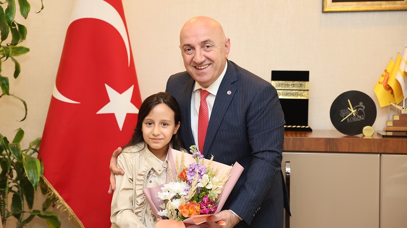 Muzaffer Bıyık koltuğunu minik İpek’e bıraktı - Resim : 1