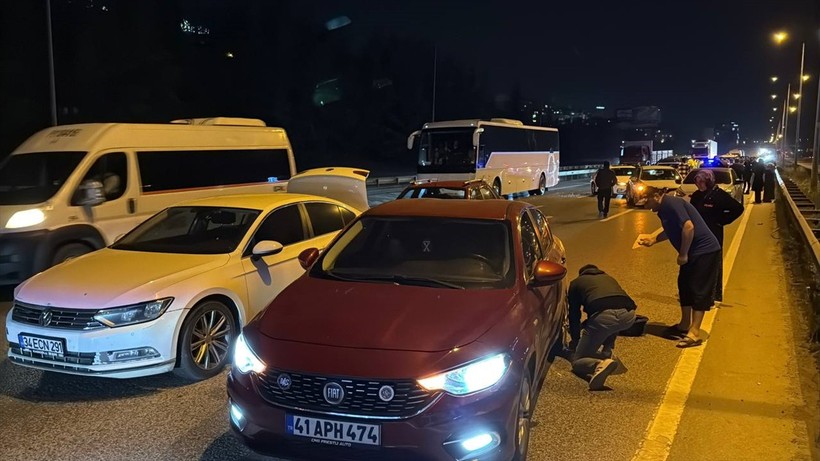 Kocaeli'de zincirleme trafik kazası: 3 kişi yaralandı - Resim : 1