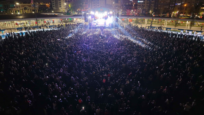 Milli İrade Meydanı her gün dolup taştı - Resim: 7