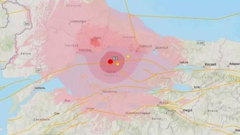 Yüzlerce artçı deprem meydana geldi. - Resim: 3
