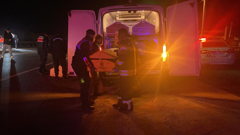 Bariyerlere giren otomobilde iki kişi hayatını kaybetti - Resim : 2