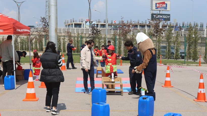 Kocaeli Büyükşehir Belediyesi geleceğin mühendislerini bir araya getirdi! - Resim : 1