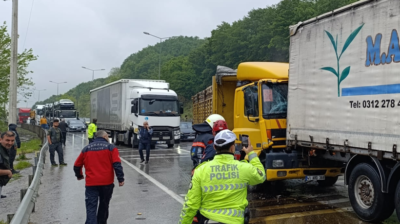 D-100'de trafik kazası: Sakarya'da can pazarı yaşanıyor! - Resim : 1
