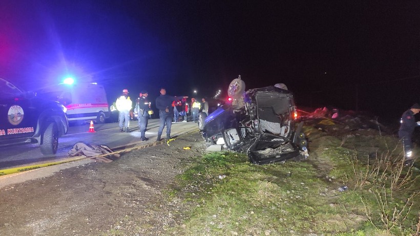 Otomobil takla attı: 3 ölü, 2 yaralı - Resim: 2