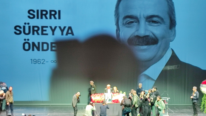 Sırrı Süreyya Önder'e Atatürk Kültür Merkezi’nde veda edildi! - Resim : 1