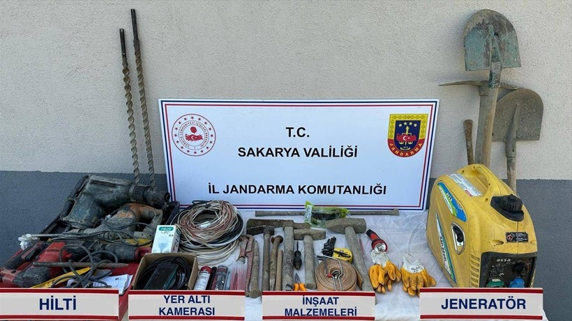 Kaçak kazı yapıyorlardı... Suçüstü yakalandılar! - Resim : 1