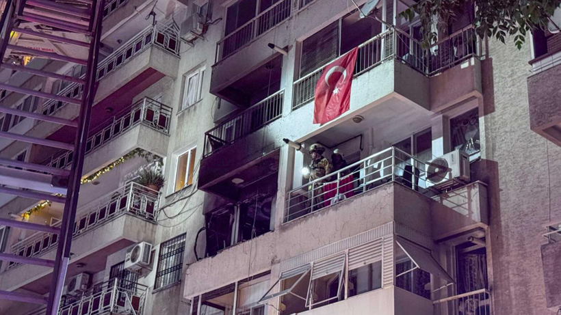 Apartmanda patlama yaşandı: Yaralılar var! - Resim: 6