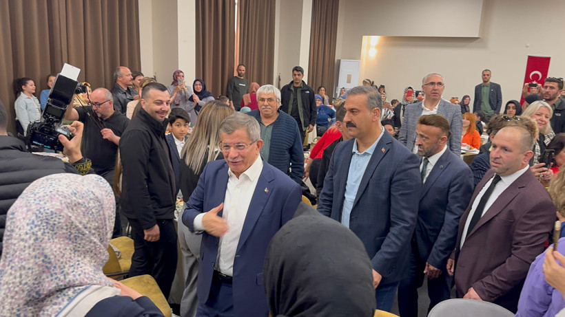 Ahmet Davutoğlu Kocaeli’de! “Bir gün gelecek efsane geri dönecek” - Resim : 1