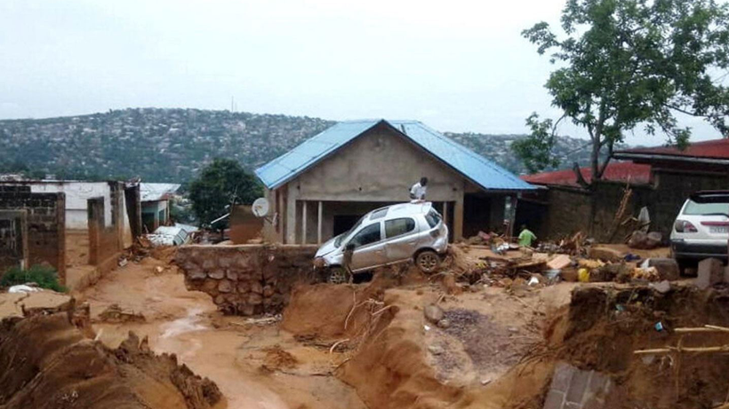 Sel bölgeyi ele geçirdi: Adeta can pazarı yaşandı! - Resim: 5