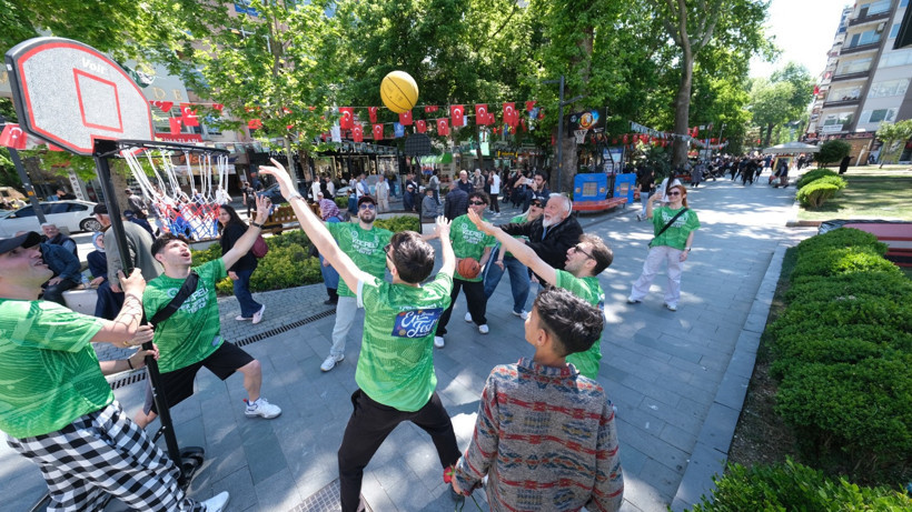 Cumhuriyet Bulvarı'nda 19 Mayıs coşkusu başladı - Resim : 1