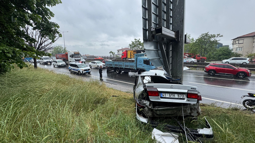 Kocaeli'de trafik kazası: Ulaşımı kilitledi! - Resim : 2