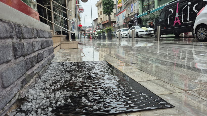 Düzce'yi önce fırtına sonra dolu vurdu! - Resim : 1