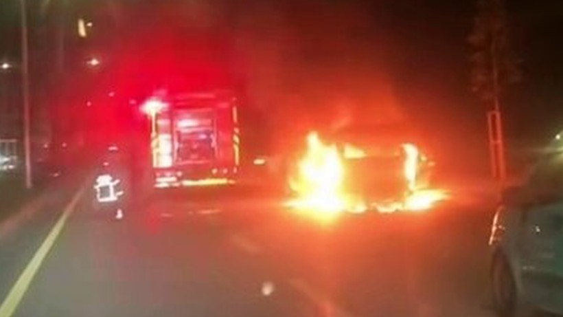Sakarya'da araç yangını: Küle döndü! - Resim : 1