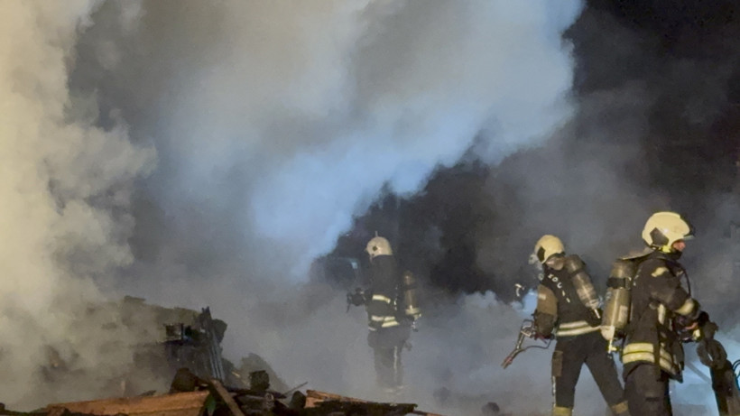 Kocaeli'de yangın paniği! Binlerce palet alevlere teslim oldu - Resim : 7