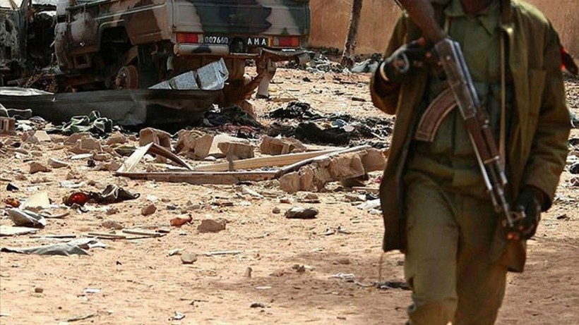 Mali'de askeri havaalanında ortalık karıştı! - Resim: 5