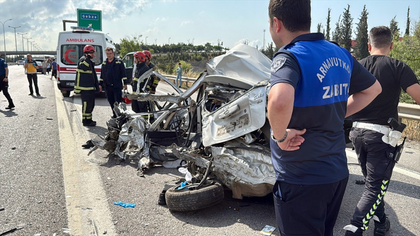 Otomobil ile otobüs çarpıştı! 3 kişi yaralandı - Resim : 1