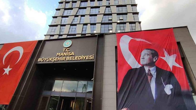 Siyasi ismin kutlama pozu eleştirileri beraberinde getirdi! - Resim: 2