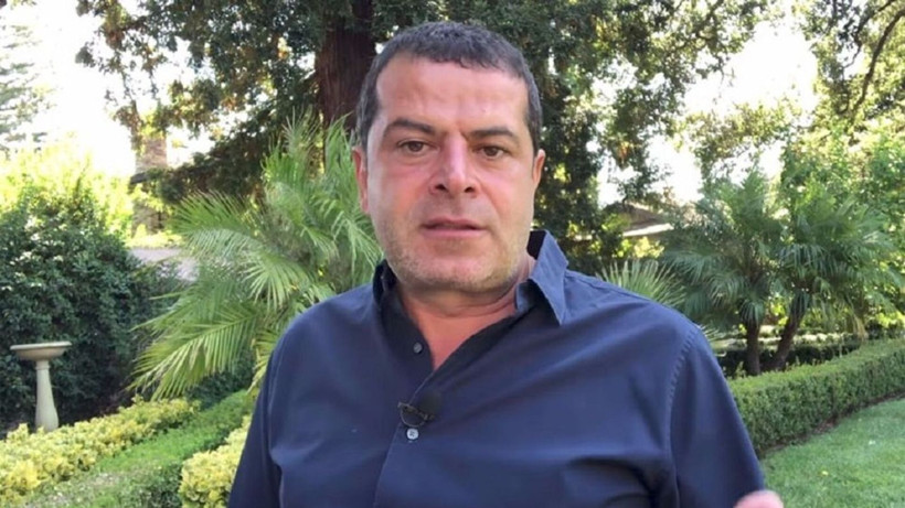 Cüneyt Özdemir ünlü siyasetçiye topa tuttu! - Resim: 2