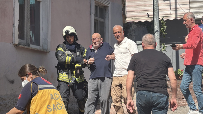 Yanan evde mahsur kalan 3 kişi ölümden döndü! - Resim : 4