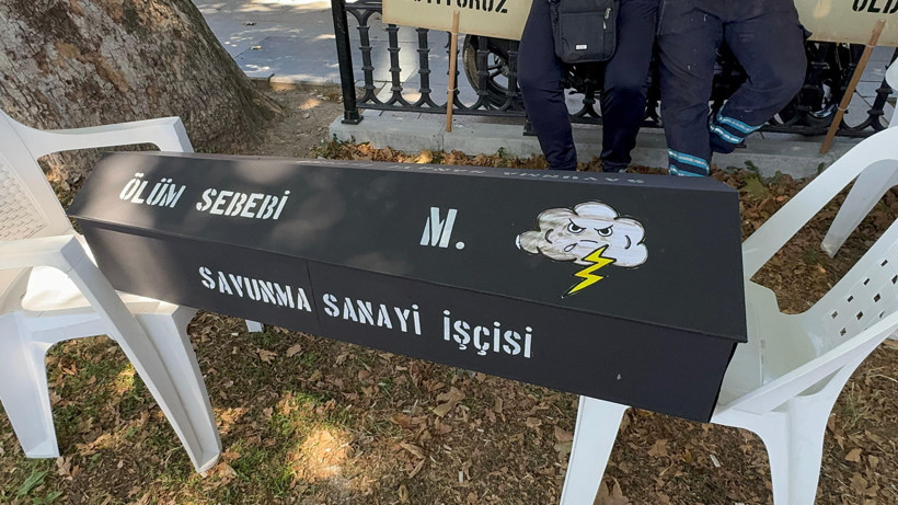 “Ölüm nedeni” Hükümetin zam teklifine kefenli protesto! - Resim : 3