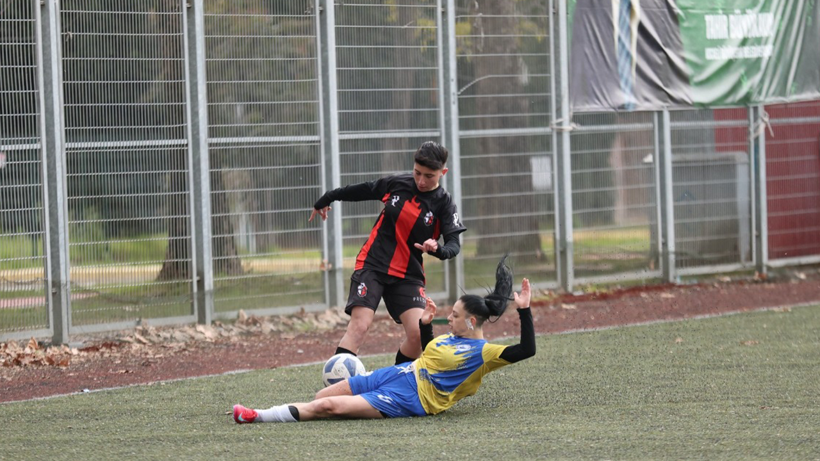 Kadınlar futbolda iki şampiyon belli oluyor - Resim : 1