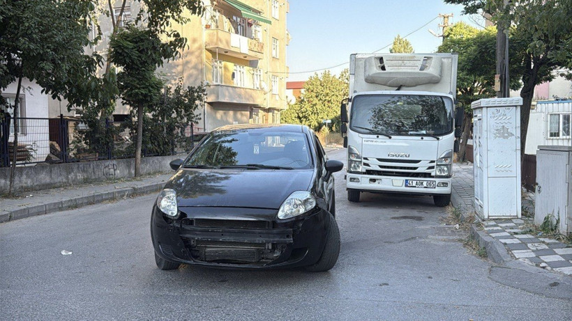 Otomobille çarpışan motosiklet sürücüsü ölümden döndü! - Resim : 1