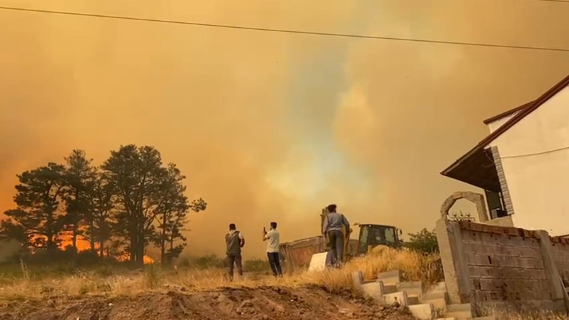 İlhami Aktaş'yan yangın hakkında açıklama... Kocaeli'deki orman yangınına müdahale sürüyor - Resim : 5