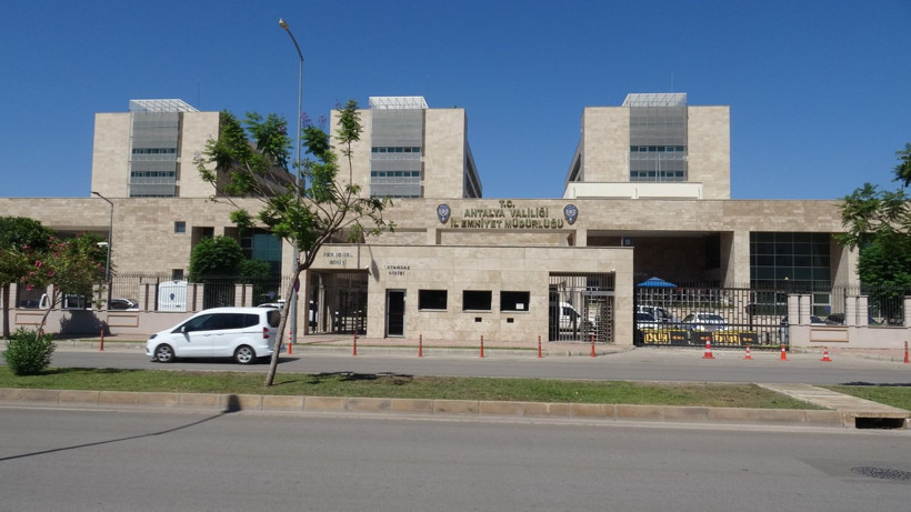 Büyükşehir Belediye Başkanı gözaltına alındı - Resim: 1