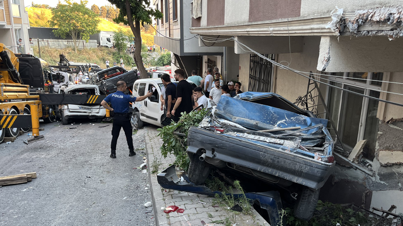 İstanbul'da kontrolden çıkan vinç dehşet saçtı: 20'den fazla aracı biçti! - Resim : 1