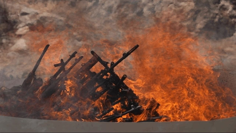 Terör örgütü PKK silahlarını yaktı - Resim: 7
