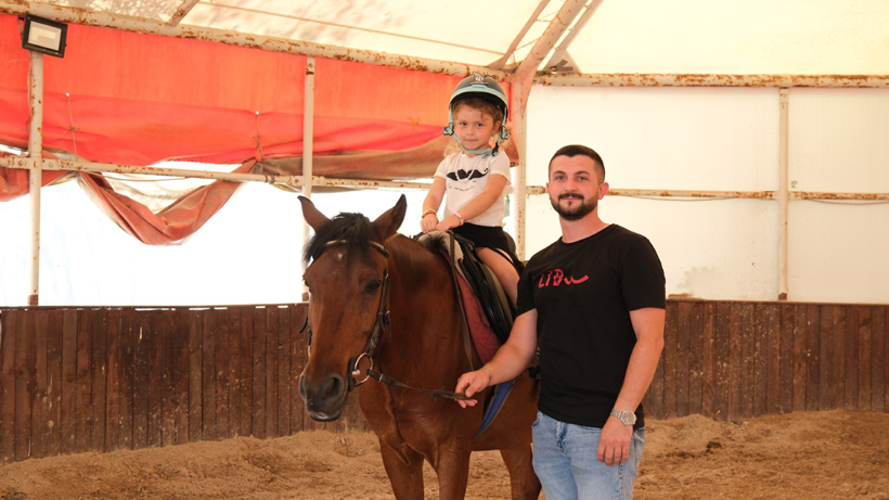 Kocaeli Büyükşehir Belediyesi çocuklara hayvan sevgisi aşılıyor - Resim : 1