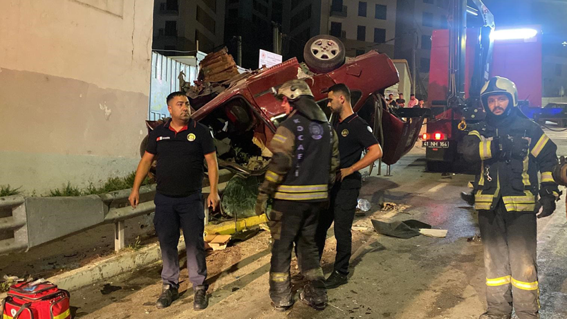 Kocaeli'de feci kaza: Bariyerlere çarpıp takla attı, ölü ve yaralılar var! - Resim : 2