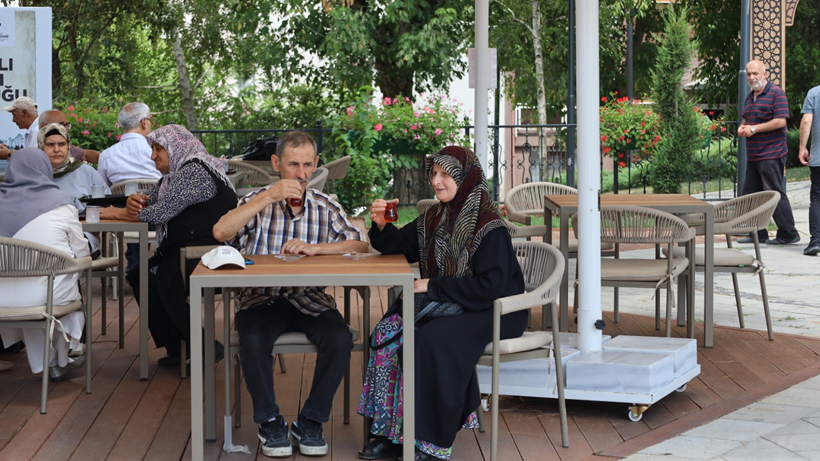 Saygınlar Kulübü'nde filmlerdeki gibi bir aşk! - Resim : 1