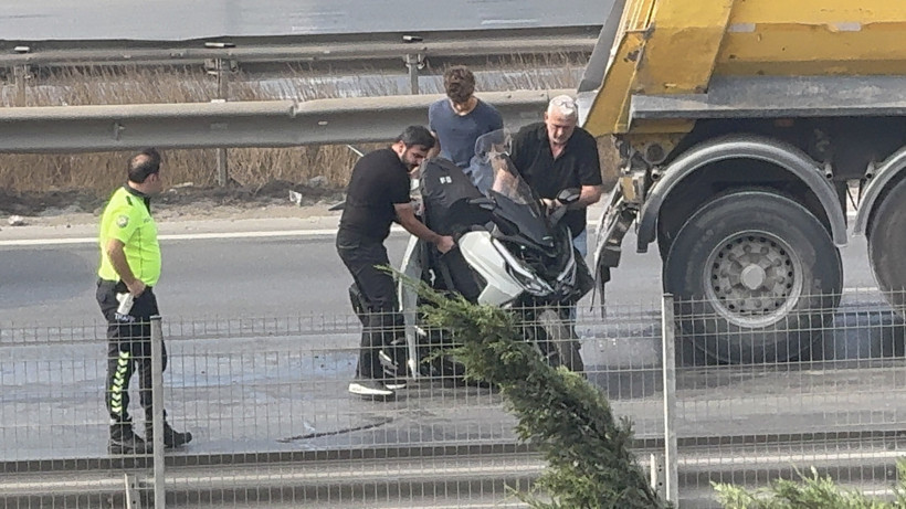 Kocaeli'de feci kaza: Kamyonla otomobil arasına sıkıştı! - Resim : 6