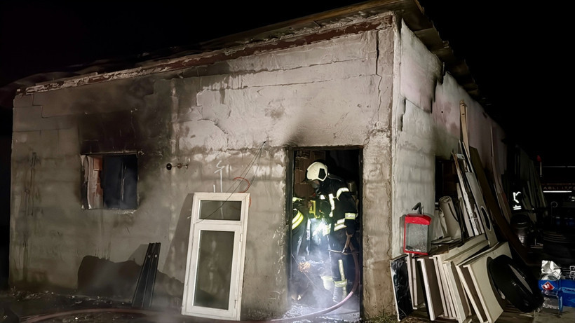 Alevler geceyi aydınlattı... Mermerit atölyesi alev alev yandı - Resim : 3