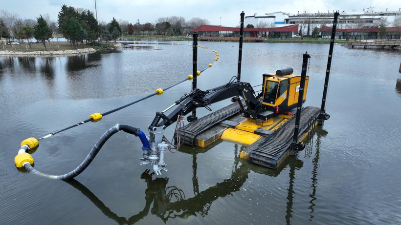 20 bin ton çamur… Fuar gölü yeniden hayat buldu! - Resim : 1