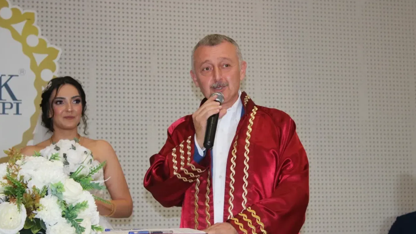 Ahsen Okyar kızını evlendirdi! - Resim : 1