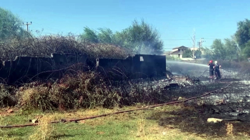 Komşuda çıkan yangın paniğe sebep oldu! - Resim : 3