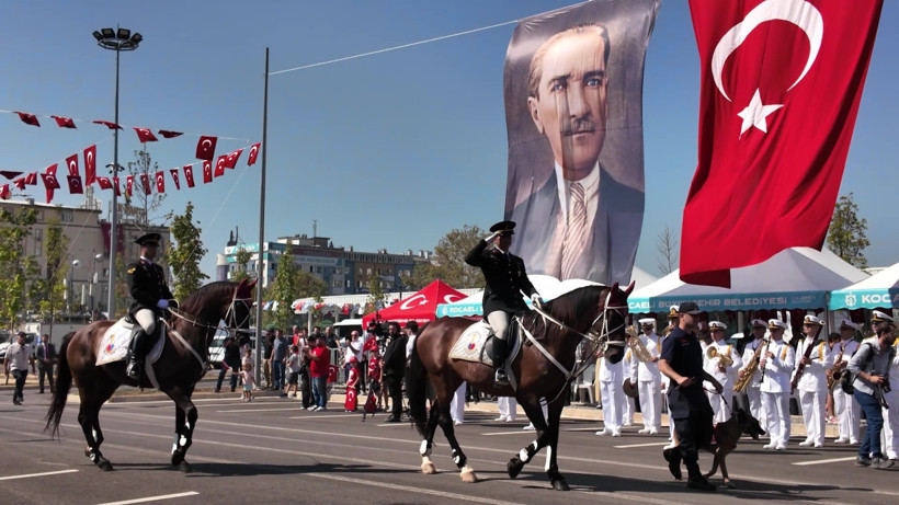 Kocaeli'de Zafer Bayramı sevinci meydanlara taştı - Resim : 1