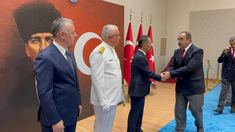 Zafer tebriklerini kabul ettiler - Resim : 1