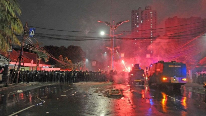 İç savaş alarmı! Halk milletvekillerinin evlerini bastı! - Resim: 5
