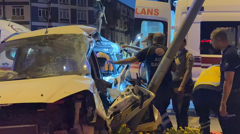 Antalya'da dehşet anları: Trafik kazasında 3'ü ağır 6 yaralı! - Resim : 1