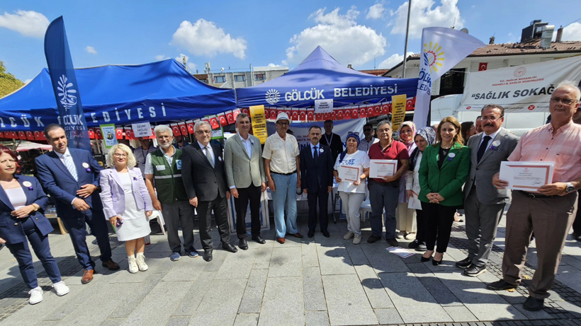 Gölcük halkı akın akın Sağlık Sokağı'na gitti! - Resim : 1