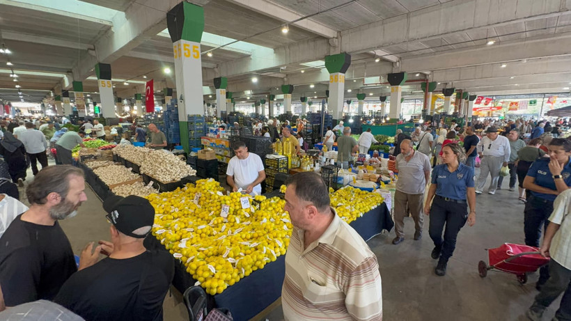 Pazarda yoğunluk var ama alışveriş yok - Resim : 15