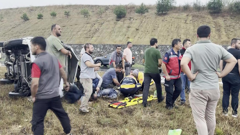 Sakarya'da yağmur beraberinde kazayı da getirdi: Yaralılar var! - Resim : 1