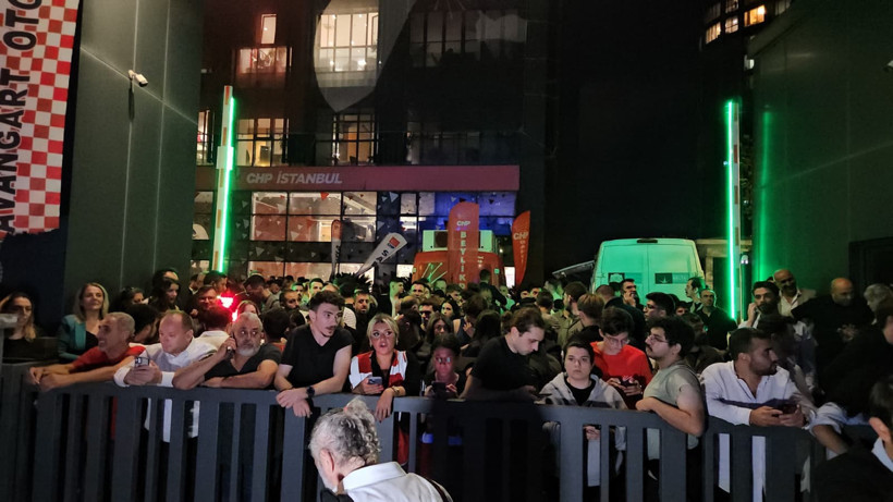 CHP İstanbul İl Başkanlığı çevresinde gergin anlar - Resim : 3