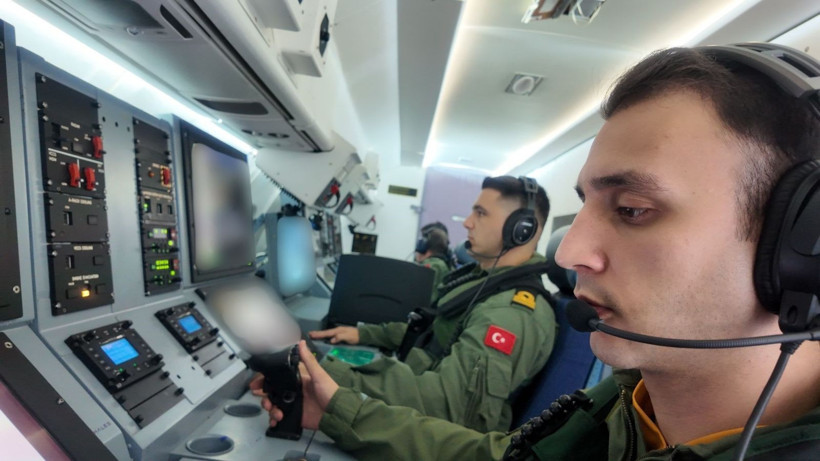 Mavi vatanın uçan gözü... Havada kalkan oluyor - Resim: 3