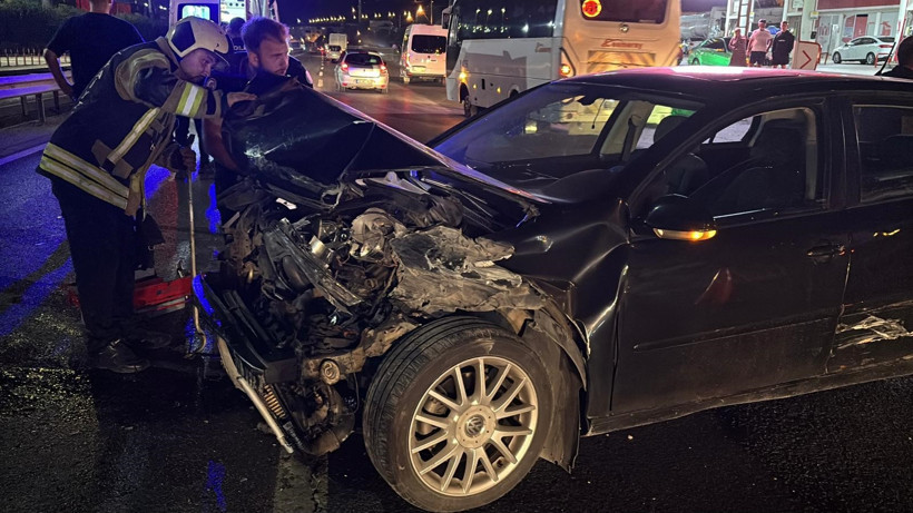 Kocaeli'de korkutan kaza! İki araç birbirine girdi! - Resim : 5